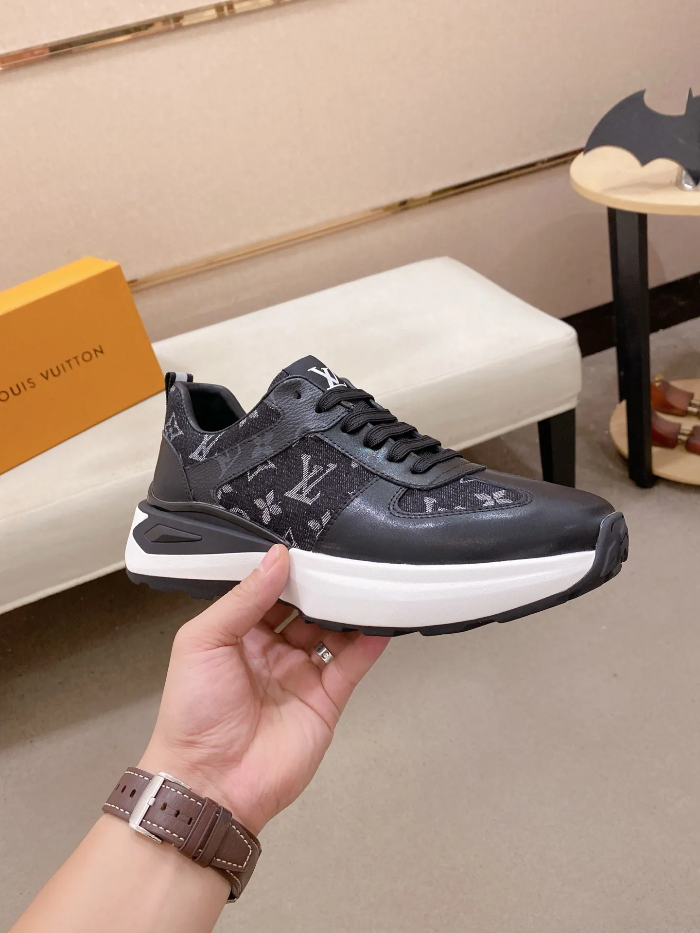 Men's shoes💰:442💰🇮🇹🇮🇹LV Louis Vuitton. The latest fashionable casual shoes are popular in physical stores. New spring and summer comfortable imported custom original cowhide, unique jacquard fabric element design. With sheepskin lining, Lv original bottom, [sun][sun] high-end packaging and high quality💪Details determine the quality, you can enter and exit the counter at will, welcome to compare🇮🇹Size 38-44